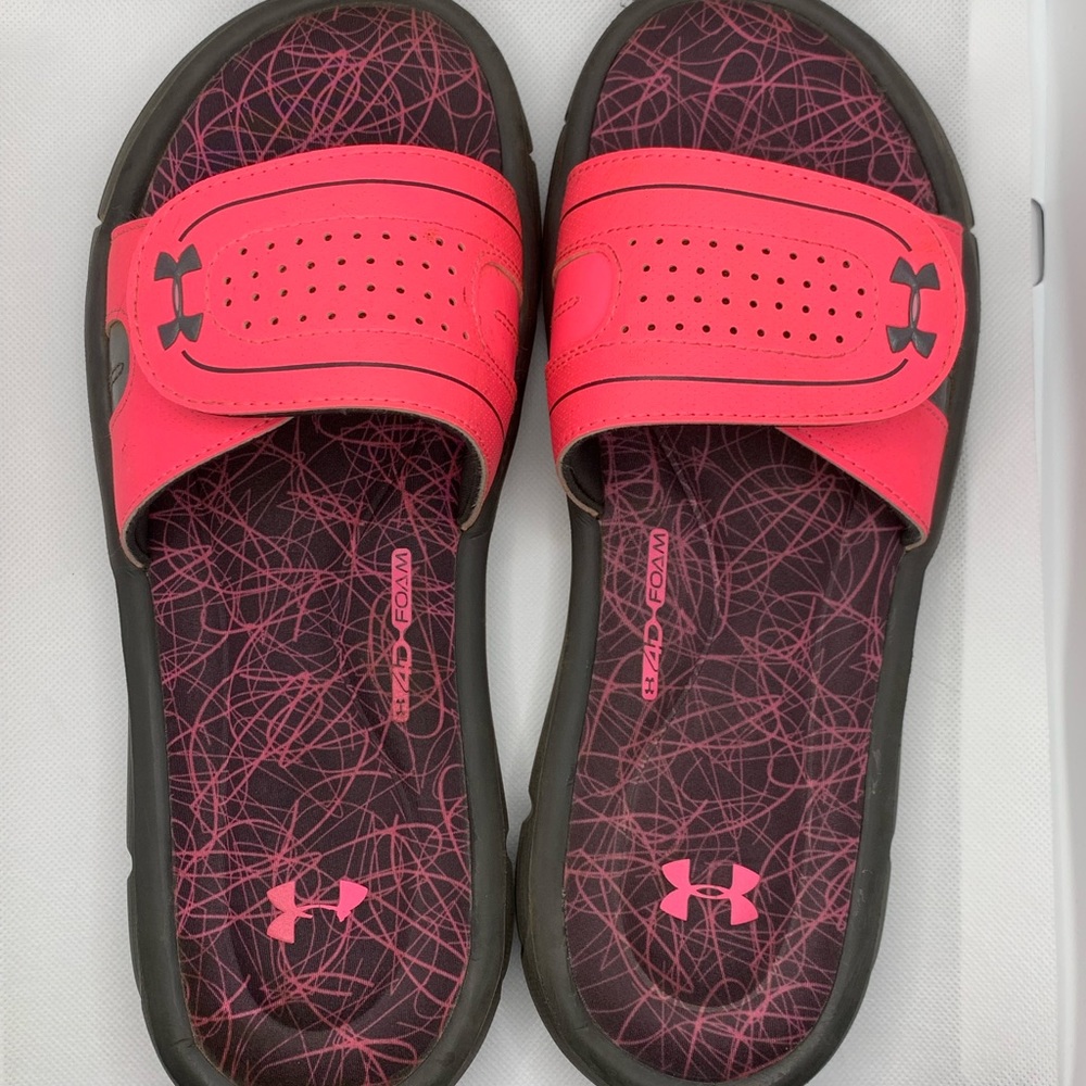 Under Armour Ignite Slides in Pink